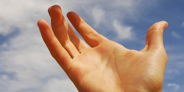 Bild einer ausgestreckten Hand - Bildquelle: Ionos SE Stock Photos