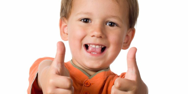 Ein Kind zeigt 'Daumen hoch' - Bildquelle: Ionos SE Stock Photos